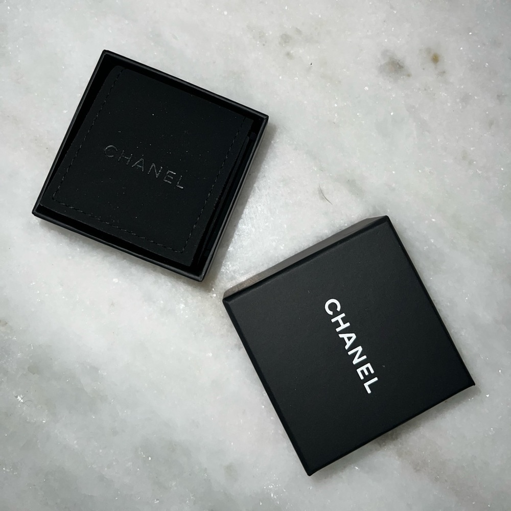 Chanel Chain CC Earrings… - Picture 4 of 9